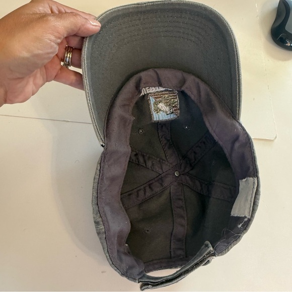 Puerto Rico Gray Lizard Gecko Embroidered Distressed Brim Cotton Cap Hat - Picture 3 of 4